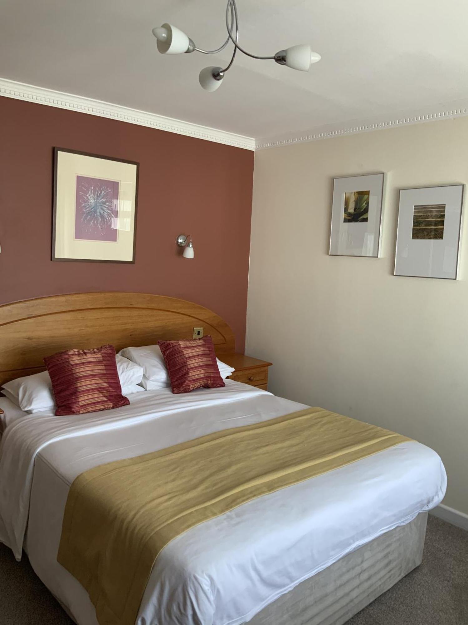 Marina Metro Hotel Saint Helier Jersey Rum bild