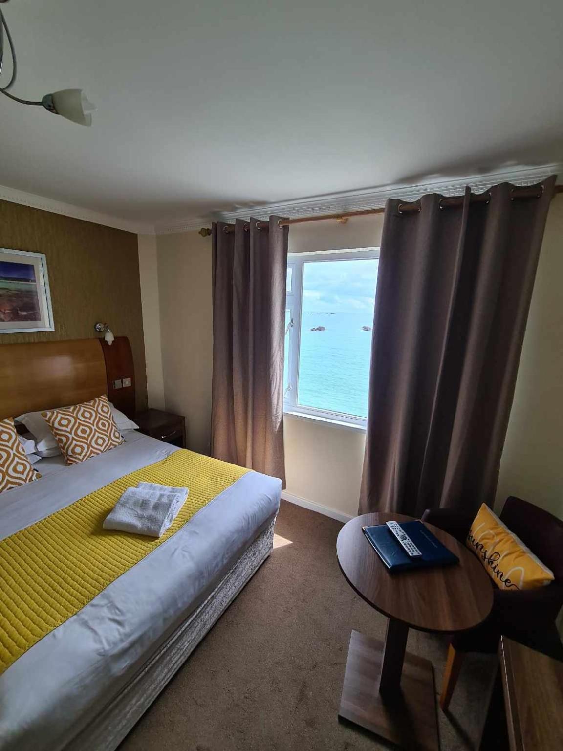 Marina Metro Hotel Saint Helier Jersey Rum bild