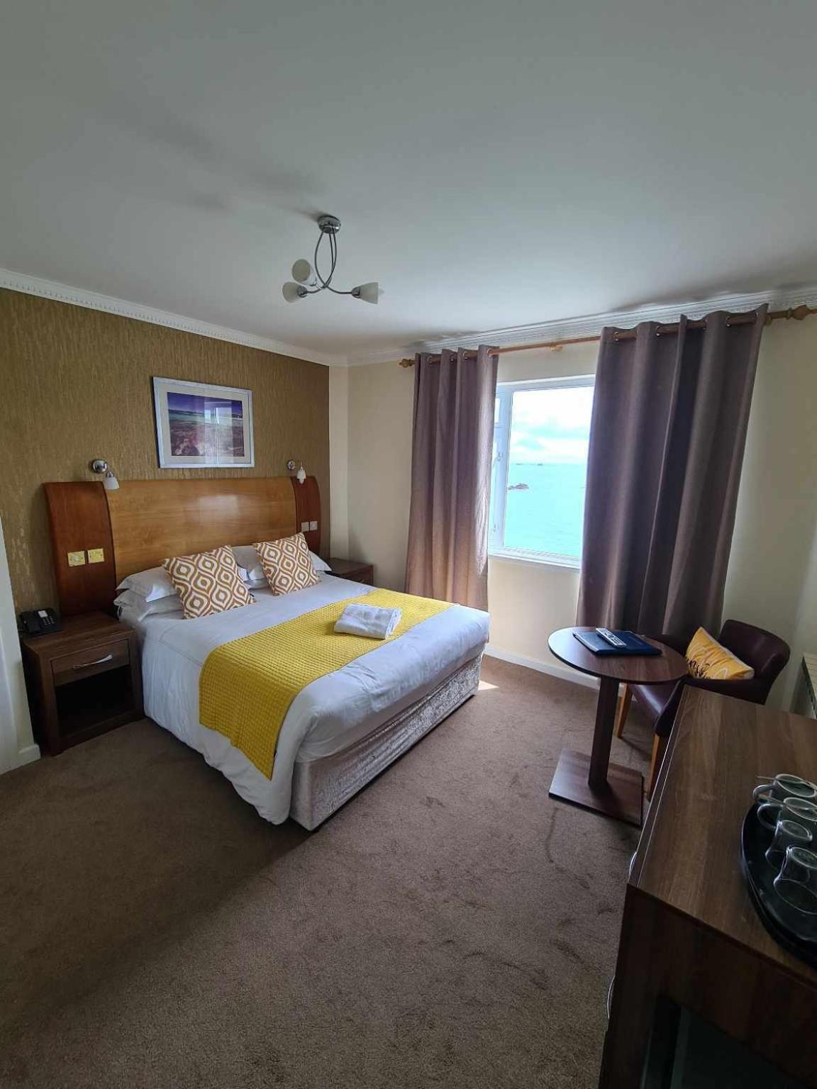 Marina Metro Hotel Saint Helier Jersey Rum bild